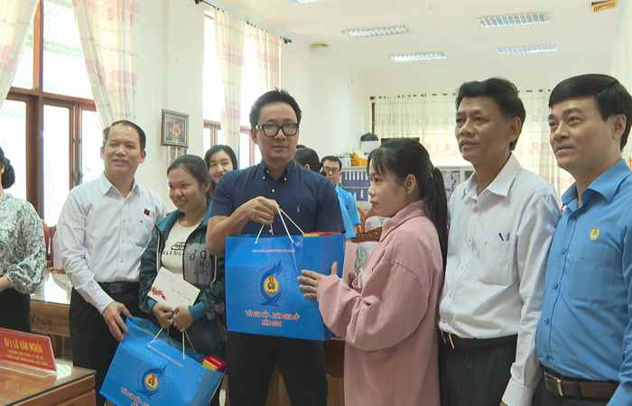 Công đoàn tỉnh Sóc Trăng đóng góp xứng đáng vào sự nghiệp Công nghiệp hoá - Hiện đại hoá tỉnh nhà (28-07-2024)